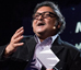 imagem de Sugata Mitra discursando