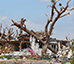 imagem de uma cidade devastada por desastres naturais