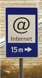 Imagem-de-placa-indicando-internet-a-15-metros