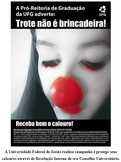 Moca-com-olhos-baixos-sangrando-e-nariz-vermelho-de-palhaco