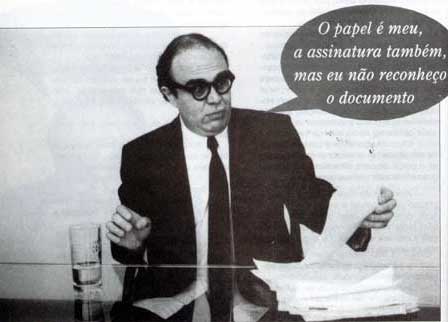 Imagem-de-politico-segurando-um-papel-dizendo-que-e-dele-e-a-assinatura-tamem-mas-que-nao-conhece-o-documento