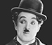 Charles Chaplin Sentado