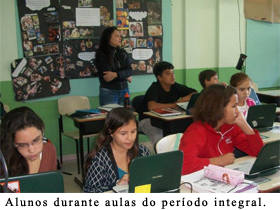 Alunos durante atividade nas aulas de contraturno