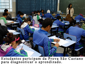 Alunos durante aplicao de prova