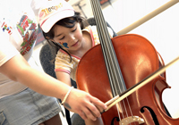 Foto de aluna durante aula de msica. Crdito: Steve Snodgrass/flickr