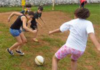 Foto de estudantes durante jogo